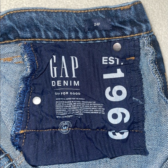 GAP Denim Shorts - Picture 3 of 10